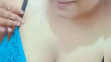 Indian Wife Makes Her Own Nude MMS