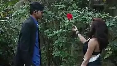 Indian gorgeous girl outdoor sex with driver