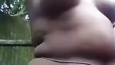 Camera catches natural Indian wife exposing XXX body in the fresh air