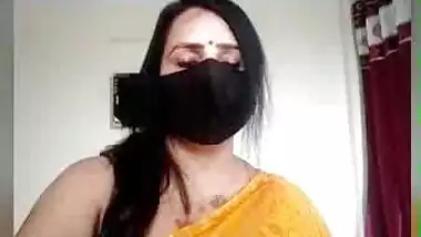 Tanvi Bhabhi on chat Pussy Show