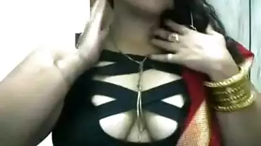 horny bhabhi seducing with lips and going braless