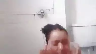 Romantic bathroom sex video of Pune couple