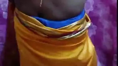 Desi cute village bhabi show her sexy body