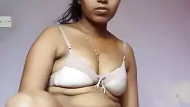 young bihari girl shilakshi fucking pussy with big dildo