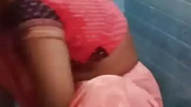 Bathing village wife sexy video