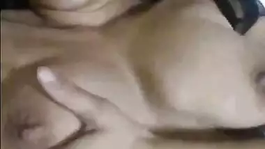 amateur hot wife fingering n moaning her wet pussy on bed