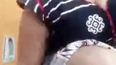 Desi hot wife show her pussy & fingering