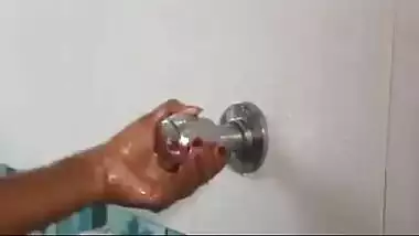 Desi sister hot shower video leaked mms