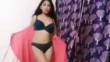 Sexy Desi babe dances topless XXX touching her big natural boobs