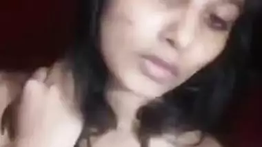 Winsome Indian girl with natural tits knows XXX way to turn men on