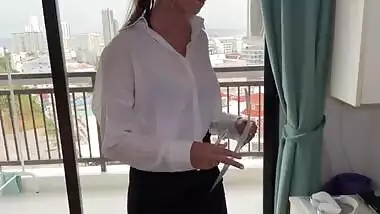Real Estate Agent Offered to Test the Bed with her / english subtitles