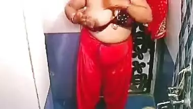 Fat Desi Bhabhi Bathing