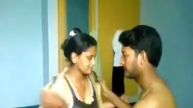 Mallu wife is perfect at sucking cocks!