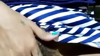 A young girl shows her boobs and pussy in desi hot sex MMS