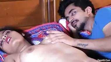 Indian guy gives facial to Desi sister