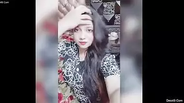 Today Exclusive- Sexy Paki Girl Showing Her Big Boobs