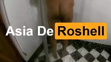 Sneaking on sexy indian girl having shower after work - Asia De Roshell
