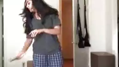 Nude Bangla girl MMS sex video shot by this Bangla girlâ€™s bf