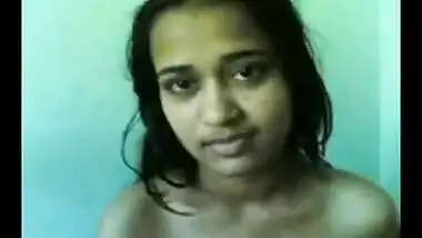 Teen Indian chick showing off her nude body