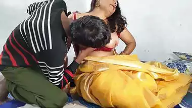 Skinny husband bangs his beautiful wife in the desi porn