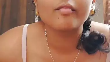 Mallu girlfriend in bra naked small boobs show