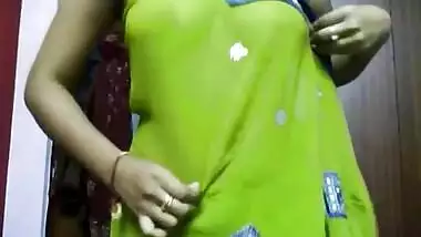 bhabhi naked in green sari