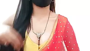 Live streaming cam girl showing sexy round boobs