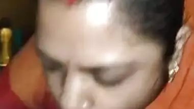 Bengali Desi XXX bitch giving a nice blowjob to her neighbour MMS