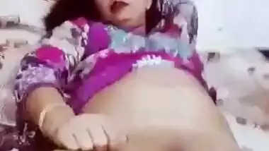 Attractive Desi aunty touches XXX clit in front of BF with camera