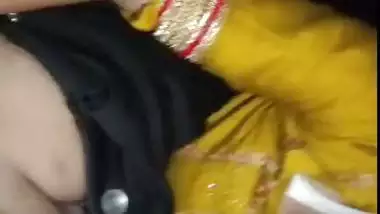 Housewife viral desi blowjob with cleavage