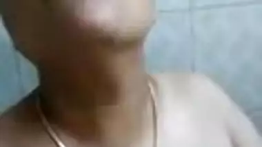 Indian Sexy Guju Bhabh 2 clips Part 1