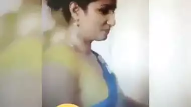 Desi scandal of a hot aunty sliding sari