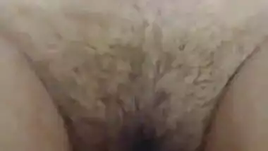 Hot Desi Girl Showing Boobs and Pussy
