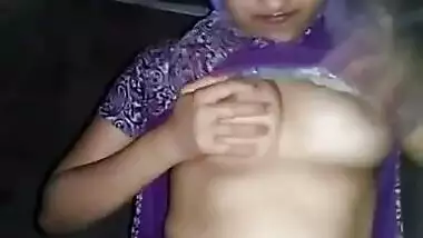 desi girl show boob press