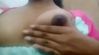 Indian XXX model hypnotizes spectators showing wonderful titties