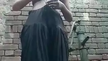 Desi Village girl bathing vdo
