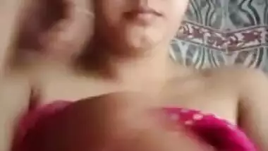 Very beautiful chubby Desi girl fingering