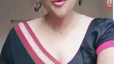 sexy hot girl big deep round navel in saree