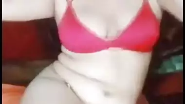 Horny sexy bhabhi fingering her hot pussy