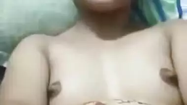Beautiful Desi Bengali girlfriend gets her XXX pussy fingered by boyfriend