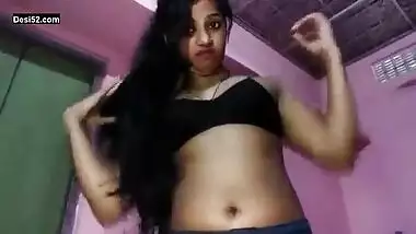 Desi cute village bhabi show her nice bosy and boobs
