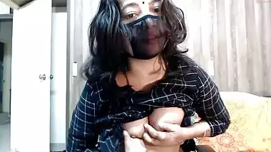 Desi cam girl opens checkered shirt to expose perky tits to XXX fans