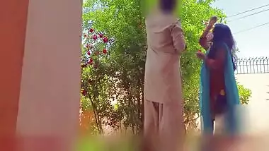 Indian lady fucked by her lover in park. Desi mms hd XXX sex video