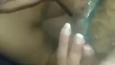 Desi slut has oral XXX sex with man who captures blowjob for MMS show
