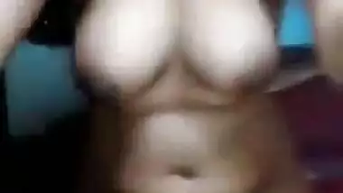 Desi cute girl showing her boobs in selfie cam