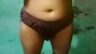 Indian bhabhi showing her naked body for audition