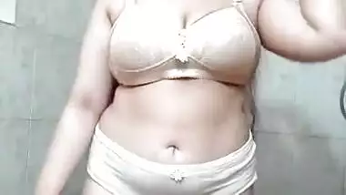 Super chubby girl showing boobs