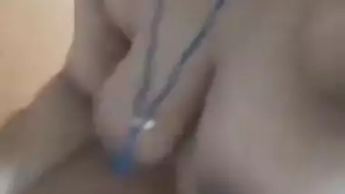 Porn show of the Desi girl with a mole above eyebrow and nose piercing