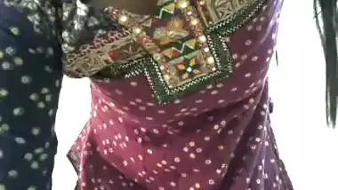 sexy bhabi masturbating on cam opening her kurti