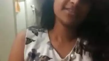 Desi naughty handjob MMS video taken by a horny lover
